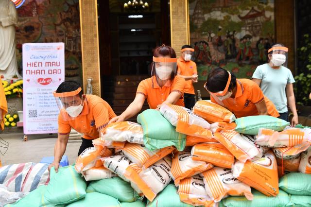 Hơn 1.000 người tham gia hiến máu nhân đạo vào 2 ngày cuối tuần tại chùa Giác Ngộ
