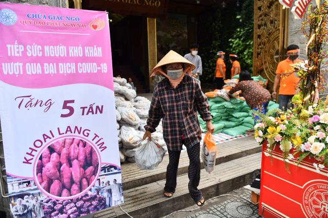 Hơn 1.000 người tham gia hiến máu nhân đạo vào 2 ngày cuối tuần tại chùa Giác Ngộ