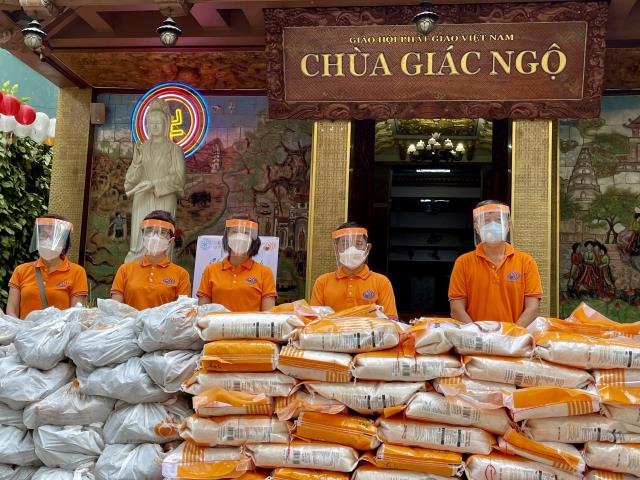 Hơn 1.000 người tham gia hiến máu nhân đạo vào 2 ngày cuối tuần tại chùa Giác Ngộ