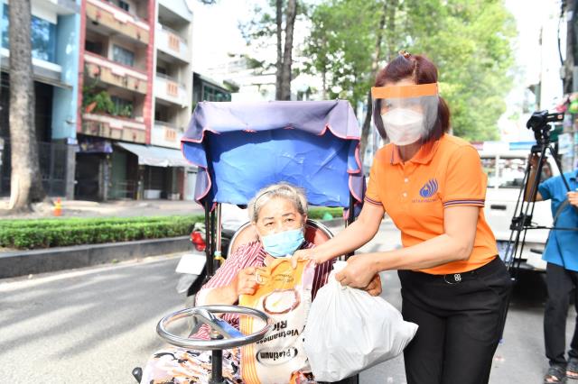 Hơn 1.000 người tham gia hiến máu nhân đạo vào 2 ngày cuối tuần tại chùa Giác Ngộ