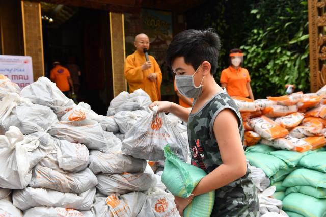 Hơn 1.000 người tham gia hiến máu nhân đạo vào 2 ngày cuối tuần tại chùa Giác Ngộ
