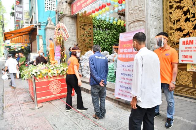 Hơn 1.000 người tham gia hiến máu nhân đạo vào 2 ngày cuối tuần tại chùa Giác Ngộ
