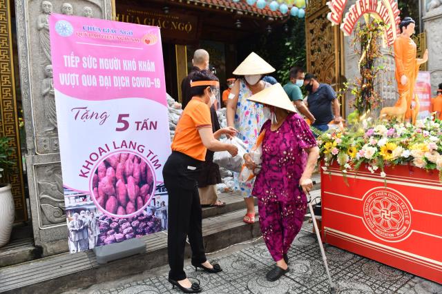 Hơn 1.000 người tham gia hiến máu nhân đạo vào 2 ngày cuối tuần tại chùa Giác Ngộ