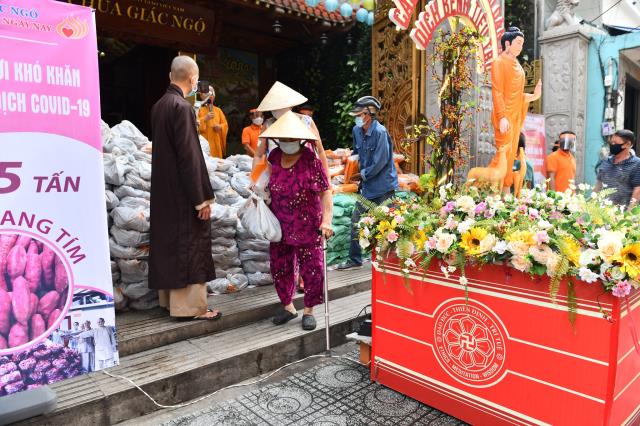 Hơn 1.000 người tham gia hiến máu nhân đạo vào 2 ngày cuối tuần tại chùa Giác Ngộ