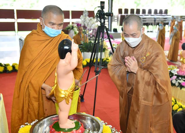 Trang nghiêm Lễ tắm Phật tại Học viện Phật giáo Việt Nam tại TP.HCM