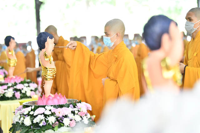 Trang nghiêm Lễ tắm Phật tại Học viện Phật giáo Việt Nam tại TP.HCM