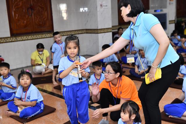 Khóa tu Búp Sen Từ Bi: Những bài đạo đức nhỏ góp nhặt nên nhân cách lớn