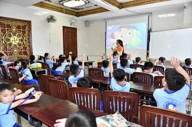 Khóa tu Búp Sen Từ Bi: Những bài đạo đức nhỏ góp nhặt nên nhân cách lớn