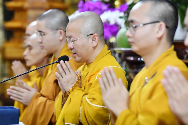 Thắt tình vợ chồng - kết nghĩa phu thê tại điện Phật chùa Giác Ngộ