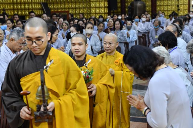 Khóa tu Ngày An Lạc: Đọc Kinh là thắp lên ngọn đuốc “trí tuệ”, giúp vượt qua đoạn đường “vô minh”