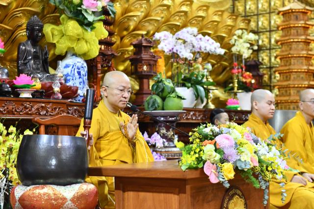 Khóa tu Ngày An Lạc: Đọc Kinh là thắp lên ngọn đuốc “trí tuệ”, giúp vượt qua đoạn đường “vô minh”