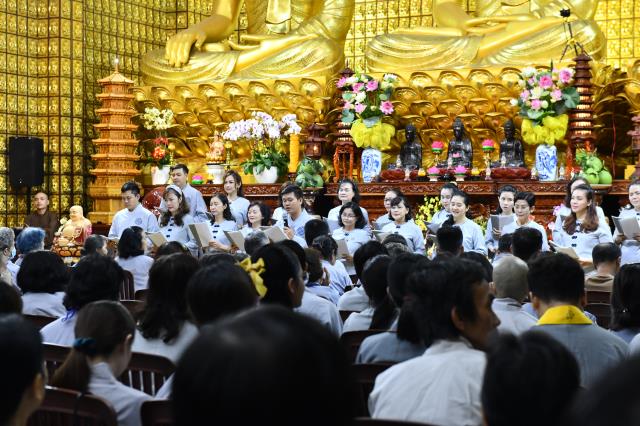 Khóa tu Ngày An Lạc: Đọc Kinh là thắp lên ngọn đuốc “trí tuệ”, giúp vượt qua đoạn đường “vô minh”