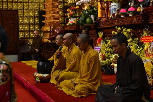 Khóa tu Ngày An Lạc: Đọc Kinh là thắp lên ngọn đuốc “trí tuệ”, giúp vượt qua đoạn đường “vô minh”