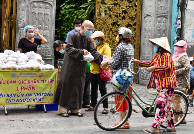 Chùa Giác Ngộ: 500 suất cơm chay gắn kết tình người