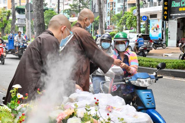 Chùa Giác Ngộ: 500 suất cơm chay gắn kết tình người
