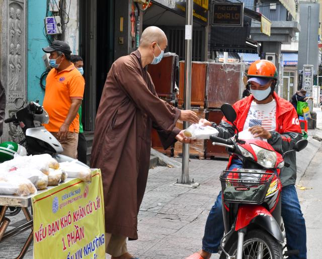 Chùa Giác Ngộ: 500 suất cơm chay gắn kết tình người