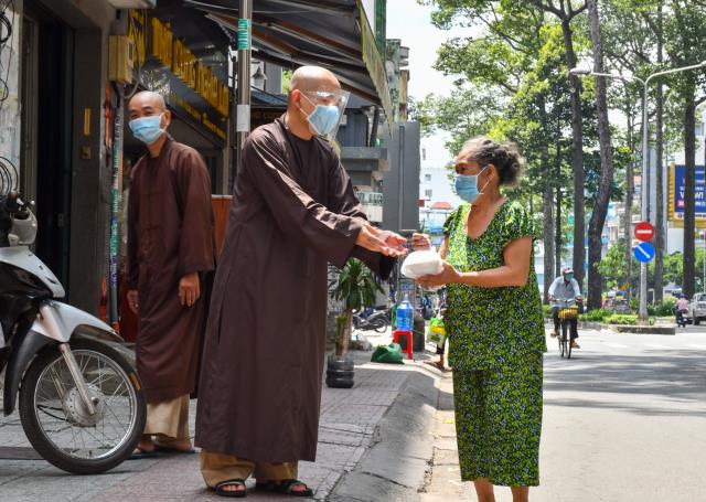 Chùa Giác Ngộ: 500 suất cơm chay gắn kết tình người