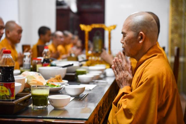 Khóa tu Ngày An Lạc online: Thờ cha kính mẹ chưa phải là chân tu
