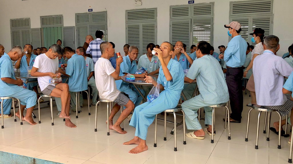 Tịnh thất Sông Cầu tặng quà từ thiện
