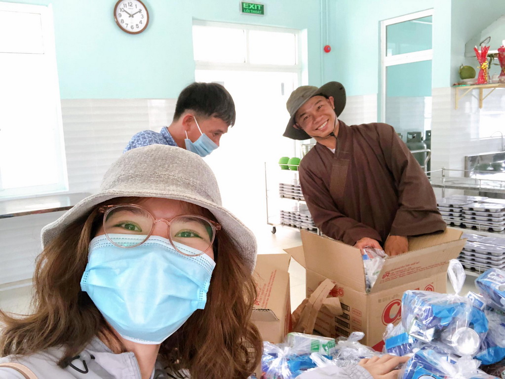 Tịnh thất Sông Cầu tặng quà từ thiện