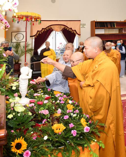 Trang nghiêm Đại lễ Phật Đản 2645 tại chùa Phổ Từ, Hayward, California, Hoa Kỳ