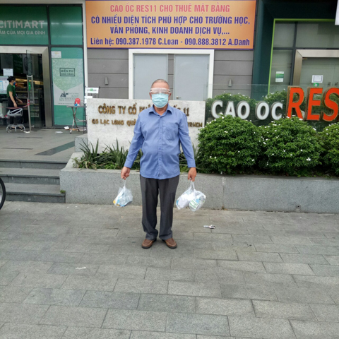 Điều bình thường lại hóa phi thường: Chùa Giác Ngộ hỗ trợ thuốc cho gần 1600 F0 đang điều trị tại nhà