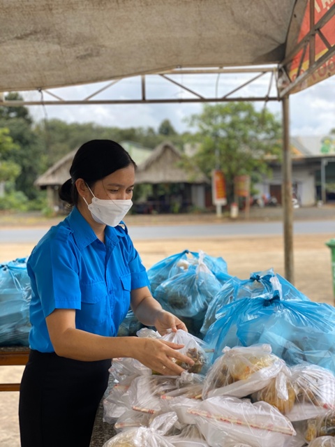 Lan tỏa bao việc thiện khi hàng chục nghìn suất ăn 0 đồng được gửi đến người dân “hành hương” tránh dịch