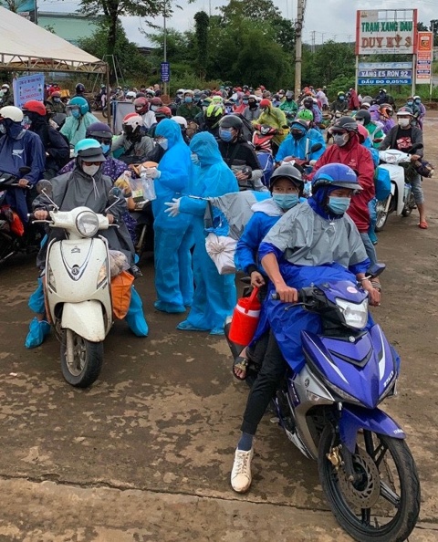 Lan tỏa bao việc thiện khi hàng chục nghìn suất ăn 0 đồng được gửi đến người dân “hành hương” tránh dịch