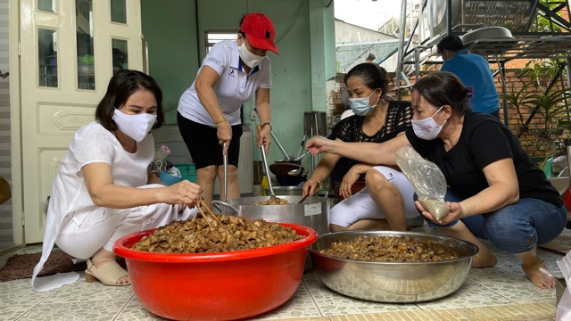 Lan tỏa bao việc thiện khi hàng chục nghìn suất ăn 0 đồng được gửi đến người dân “hành hương” tránh dịch