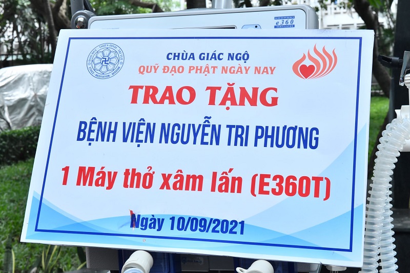 Chùa Giác Ngộ trao tặng máy thở xâm lấn, máy oxy đến Bệnh viện dã chiến số 3 và Bệnh viện Nguyễn Tri Phương