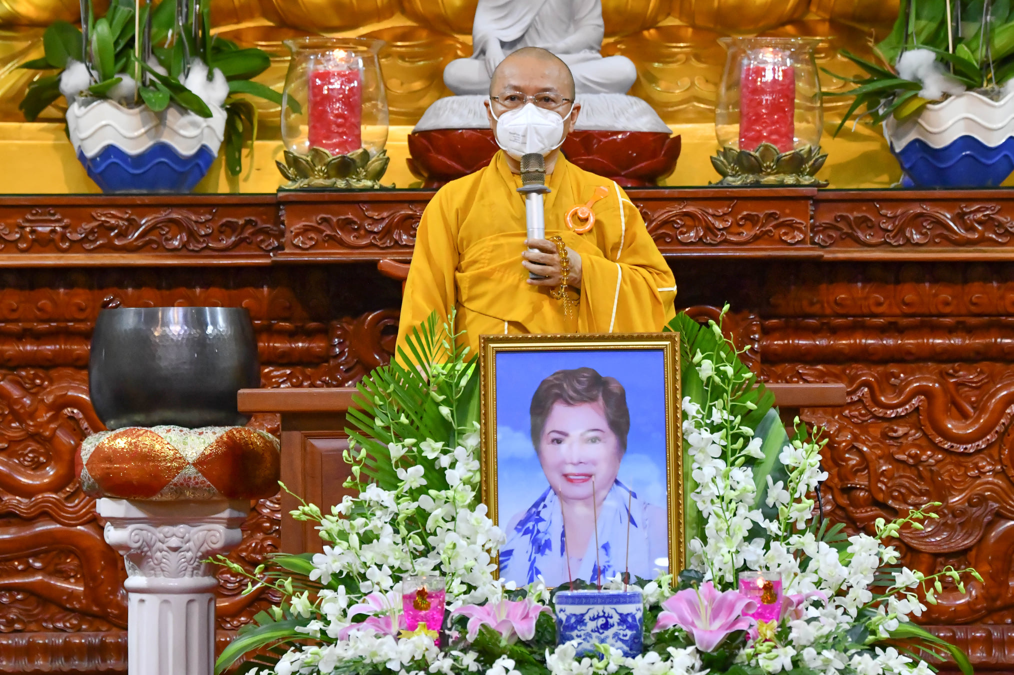 Lễ chung thất Phật tử Chiếu Thọ, thân mẫu ca sĩ Ngọc Sơn