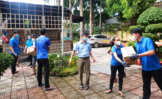Một lòng hướng thiện, nhiều nhà hảo tâm góp sức cùng trao 900 túi an sinh giúp Bình Dương vượt COVID-19