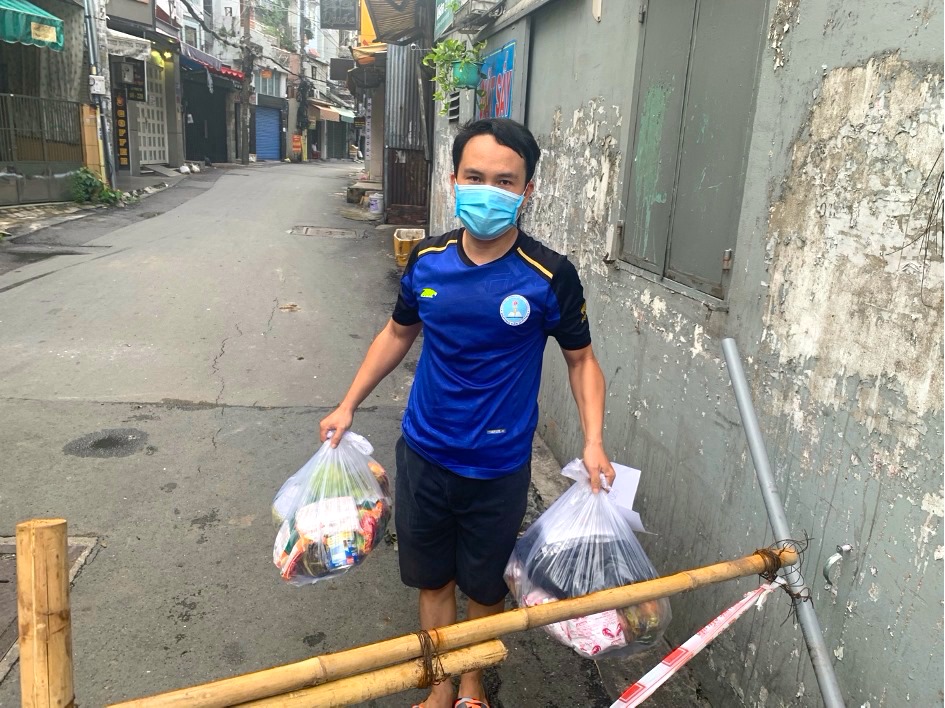 Việc thiện nở hoa trong tâm dịch, gửi yêu thương đến 700 sinh viên và hộ gia đình gặp khó