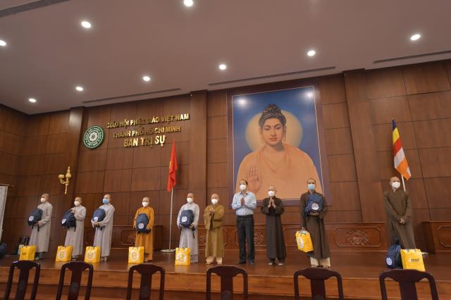 Thêm 50 tình nguyện viên Phật giáo tham dự lễ xuất hành hỗ trợ chống dịch tại Bệnh viện Hồi sức Covid-19