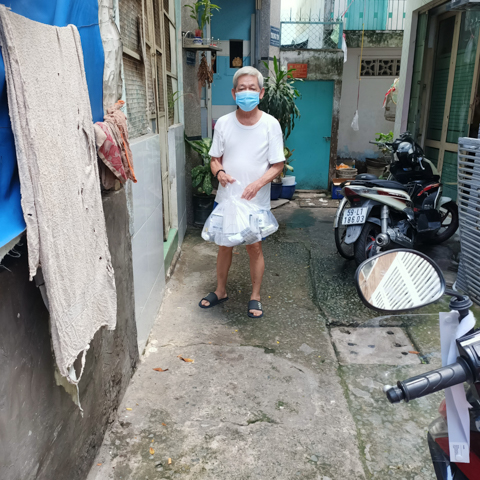 Điều bình thường lại hóa phi thường: Chùa Giác Ngộ hỗ trợ thuốc cho gần 1600 F0 đang điều trị tại nhà