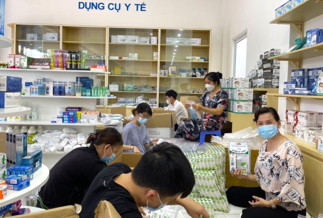 Hàng nghìn túi an sinh gửi thông điệp tử tế đến các y, bác sĩ nơi tuyến đầu ngăn COVID-19 ở “tâm dịch”
