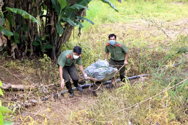 Một lòng hướng thiện, nhiều nhà hảo tâm góp sức cùng trao 900 túi an sinh giúp Bình Dương vượt COVID-19