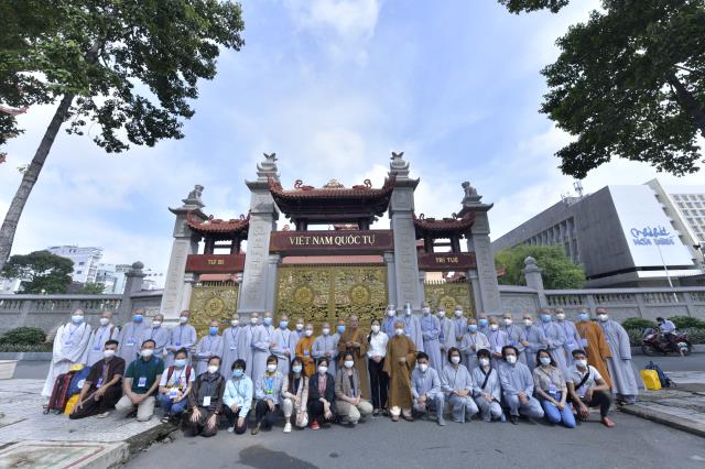 Thêm 50 tình nguyện viên Phật giáo tham dự lễ xuất hành hỗ trợ chống dịch tại Bệnh viện Hồi sức Covid-19