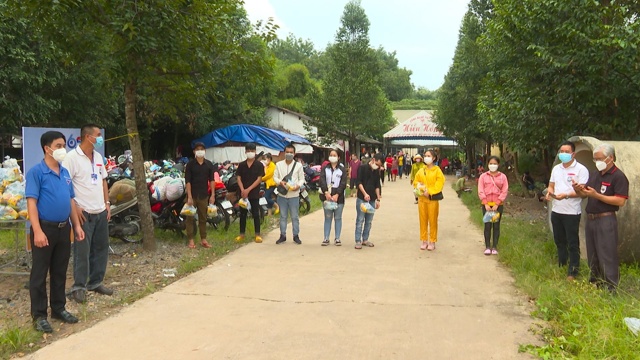 Lan tỏa bao việc thiện khi hàng chục nghìn suất ăn 0 đồng được gửi đến người dân “hành hương” tránh dịch