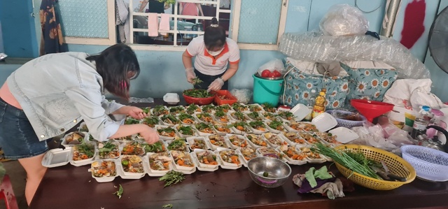 Việc thiện nở hoa trong tâm dịch, gửi yêu thương đến 700 sinh viên và hộ gia đình gặp khó