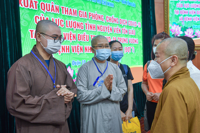 19 tình nguyện viên tôn giáo tham gia lễ xuất quân, hỗ trợ Bệnh viện Điều trị Covid-19 trong đợt 7