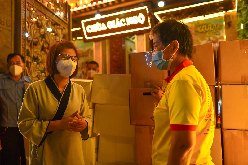 San Sẻ Yêu Thương Đến Bệnh Nhân F0 (Trao Tặng 8.000 Gói Đông Trùng Hạ Thảo Cho Chùa Tường Nghiêm)