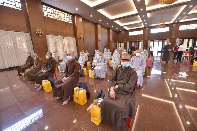 Thêm 50 tình nguyện viên Phật giáo tham dự lễ xuất hành hỗ trợ chống dịch tại Bệnh viện Hồi sức Covid-19