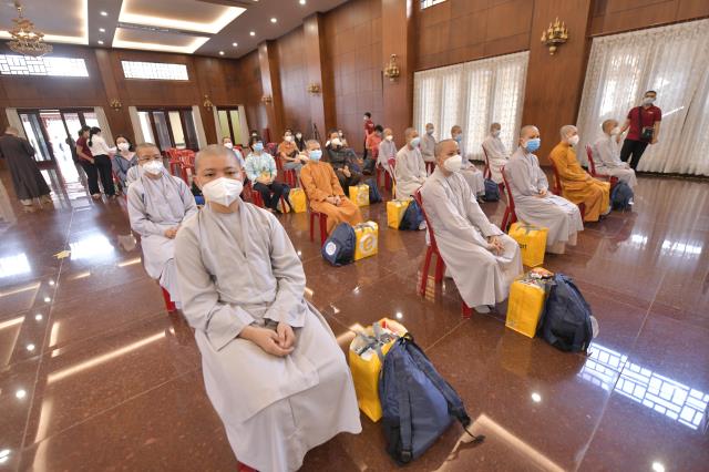 Thêm 50 tình nguyện viên Phật giáo tham dự lễ xuất hành hỗ trợ chống dịch tại Bệnh viện Hồi sức Covid-19