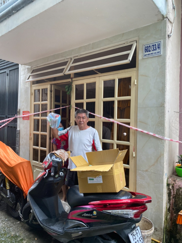 Định nghĩa lại yêu thương qua hình ảnh gần 1.200 phần thuốc được chùa Giác Ngộ tặng các F0