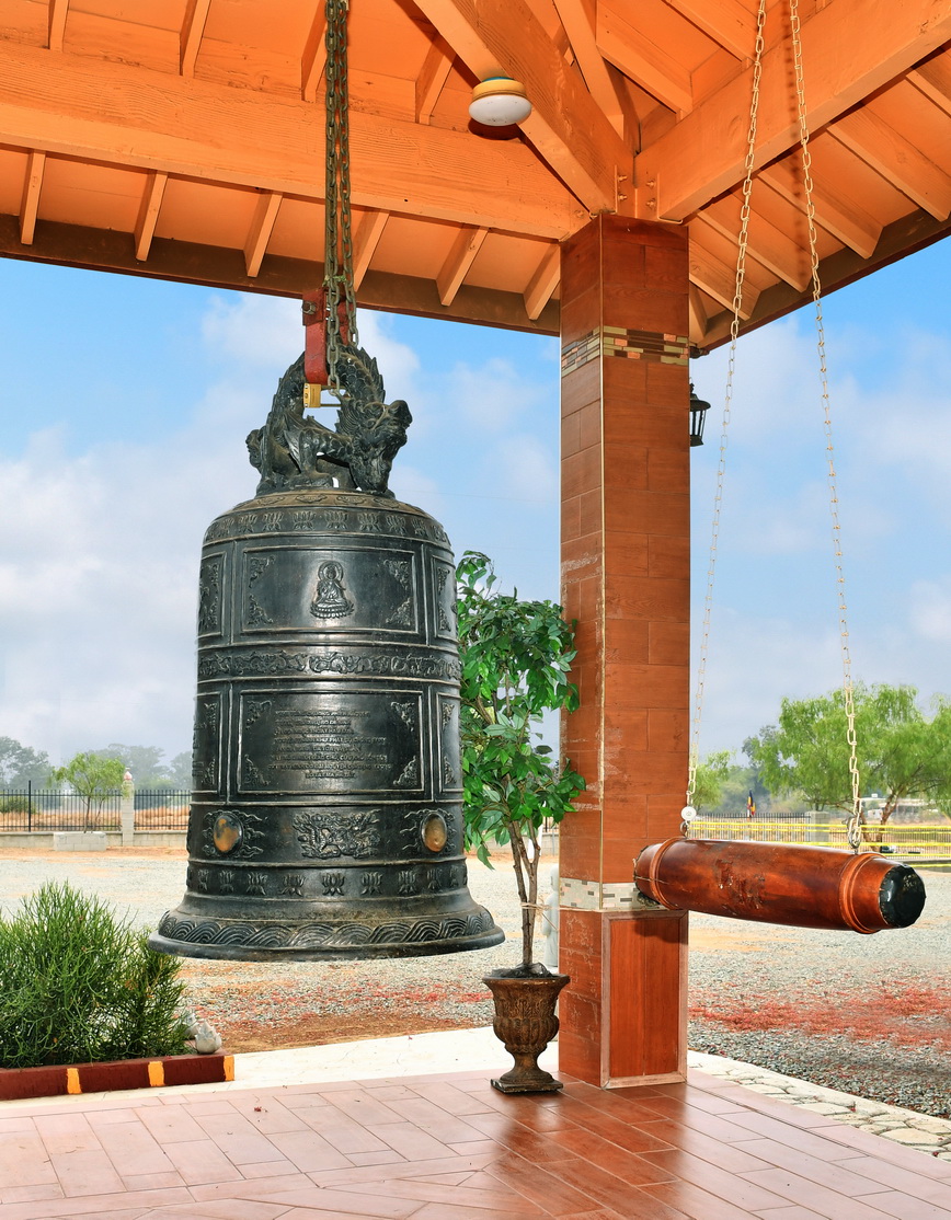Chùa Hương Sen, thành phố Perris, Hoa Kỳ Tổ chức Lễ Vu Lan báo hiếu và Lễ Cầu nguyện xây ngôi Chánh điện, đài Dược Sư và 2 tháp Tứ Ân.