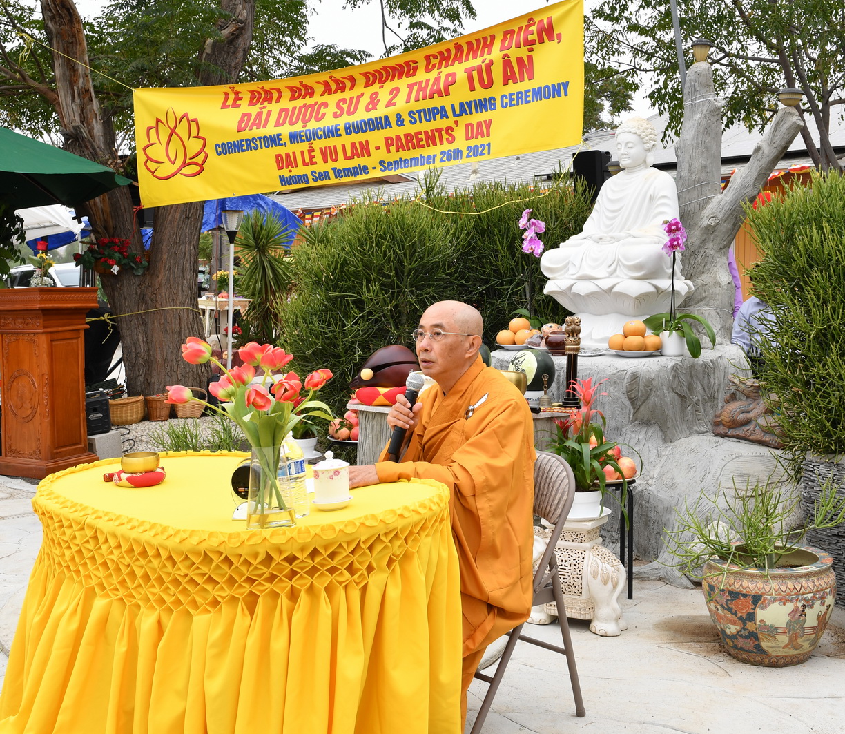 Chùa Hương Sen, thành phố Perris, Hoa Kỳ Tổ chức Lễ Vu Lan báo hiếu và Lễ Cầu nguyện xây ngôi Chánh điện, đài Dược Sư và 2 tháp Tứ Ân.