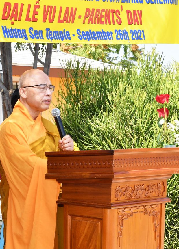 Chùa Hương Sen, thành phố Perris, Hoa Kỳ Tổ chức Lễ Vu Lan báo hiếu và Lễ Cầu nguyện xây ngôi Chánh điện, đài Dược Sư và 2 tháp Tứ Ân.