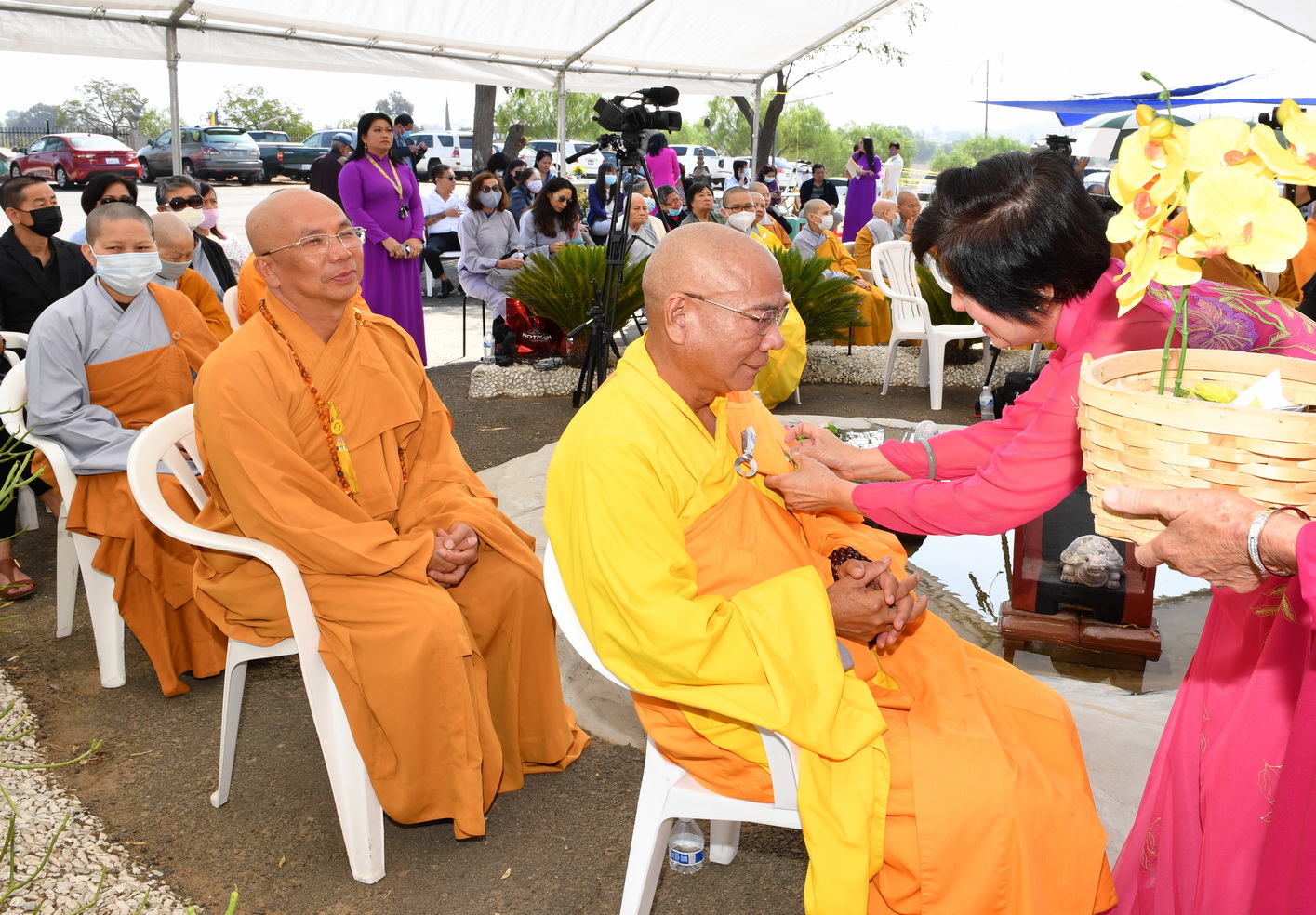 Chùa Hương Sen, thành phố Perris, Hoa Kỳ Tổ chức Lễ Vu Lan báo hiếu và Lễ Cầu nguyện xây ngôi Chánh điện, đài Dược Sư và 2 tháp Tứ Ân.