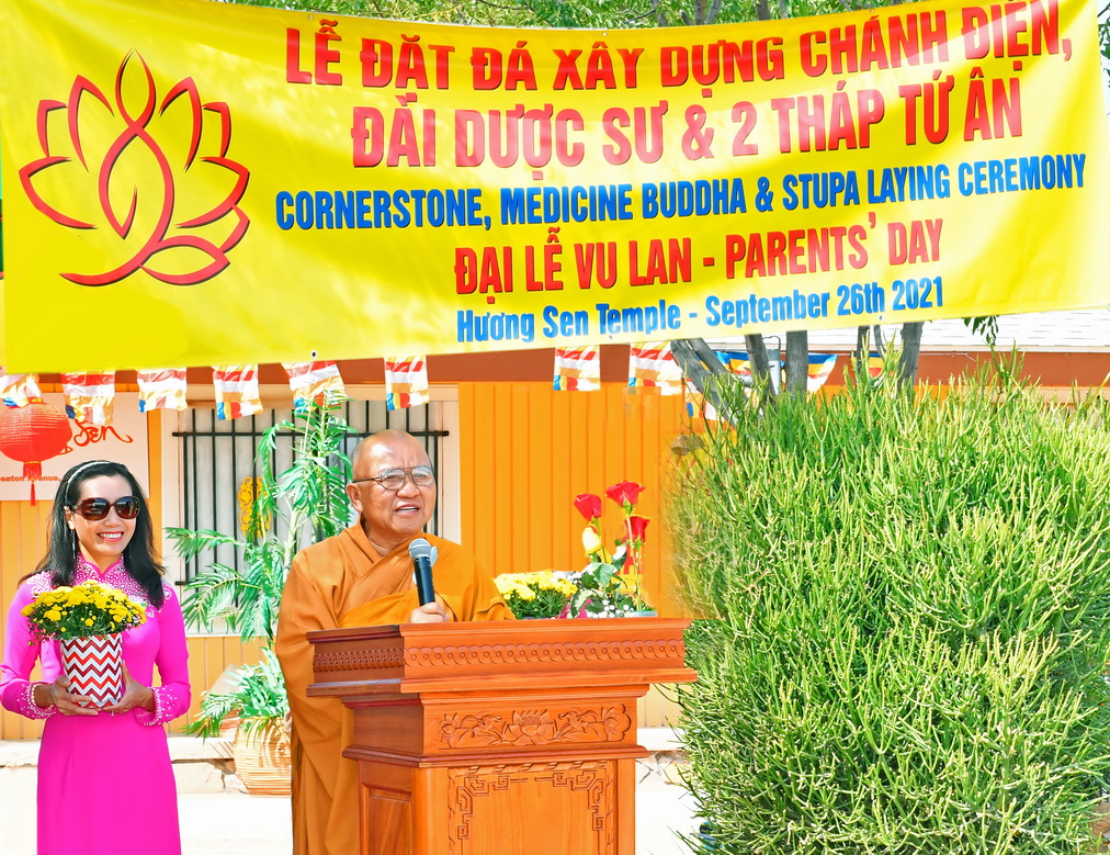 Chùa Hương Sen, thành phố Perris, Hoa Kỳ Tổ chức Lễ Vu Lan báo hiếu và Lễ Cầu nguyện xây ngôi Chánh điện, đài Dược Sư và 2 tháp Tứ Ân.